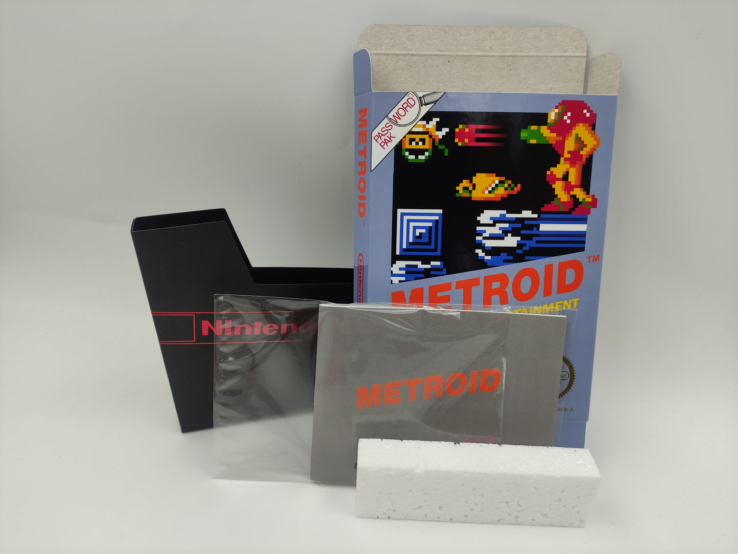 Metroid - box replacement only - NES - Replacement Box, Manual, Dust Cover, Block - NTSC or PAL - thick cardboard as in the original. Top Quality !