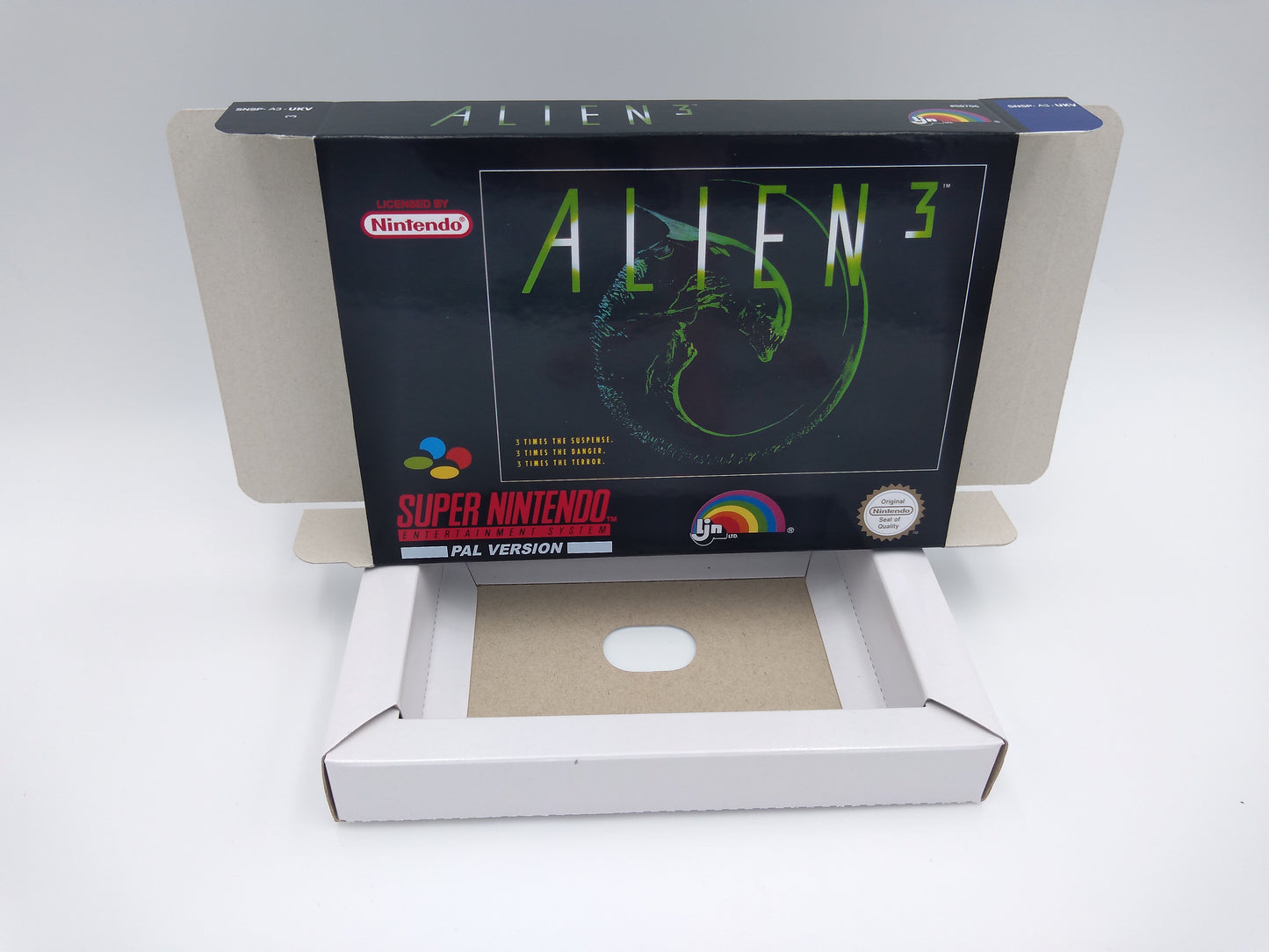 Alien 3 - box with inner tray option - PAL or NTSC region - Super Nintendo/ SNES - thick cardboard. Top Quality !!