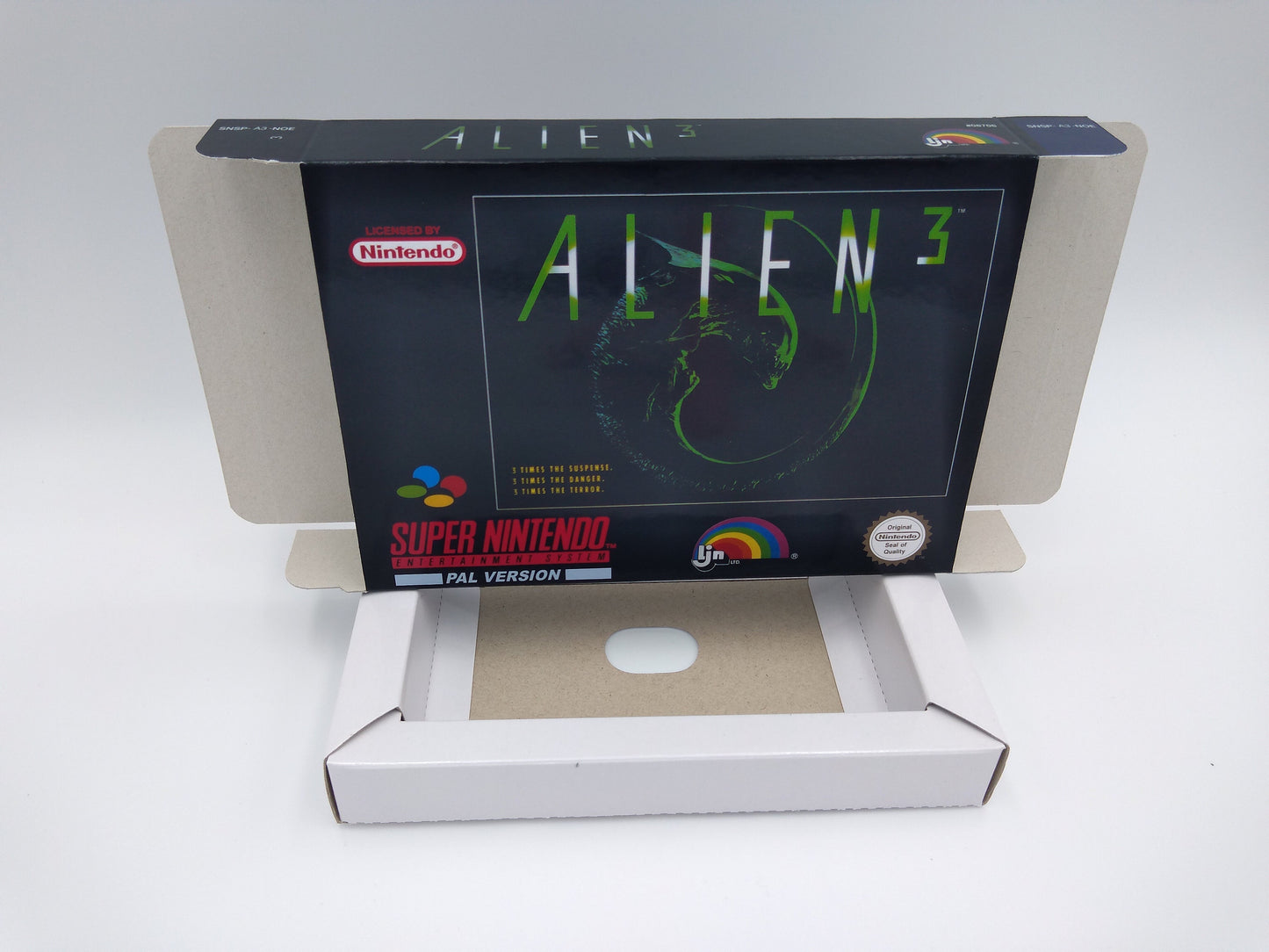 Alien 3 - box with inner tray option - PAL or NTSC region - Super Nintendo/ SNES - thick cardboard. Top Quality !!