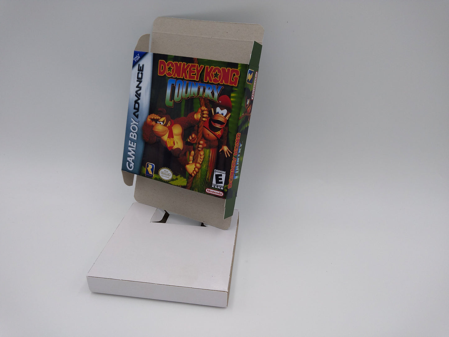 Donkey Kong Country - GameBoy Advance - box with inner tray option - thick cardboard. Top Quality !!