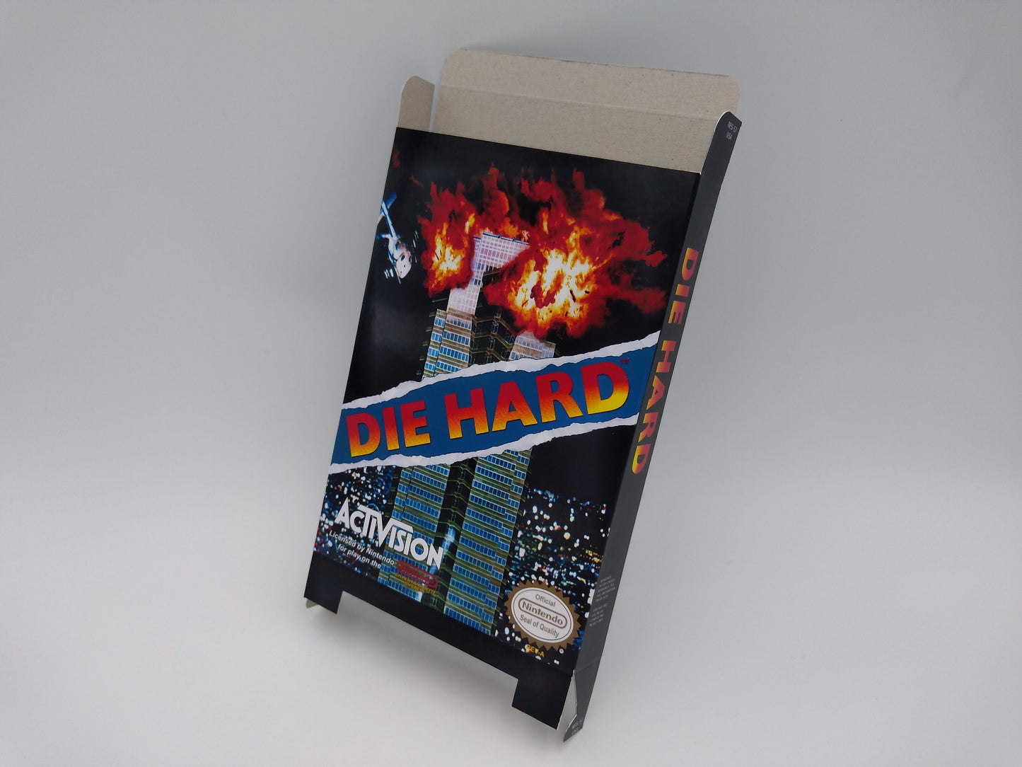 Die Hard - Box Replacement, Dust Cover, Block - NES - thick cardboard as in the original. Top Quality !!