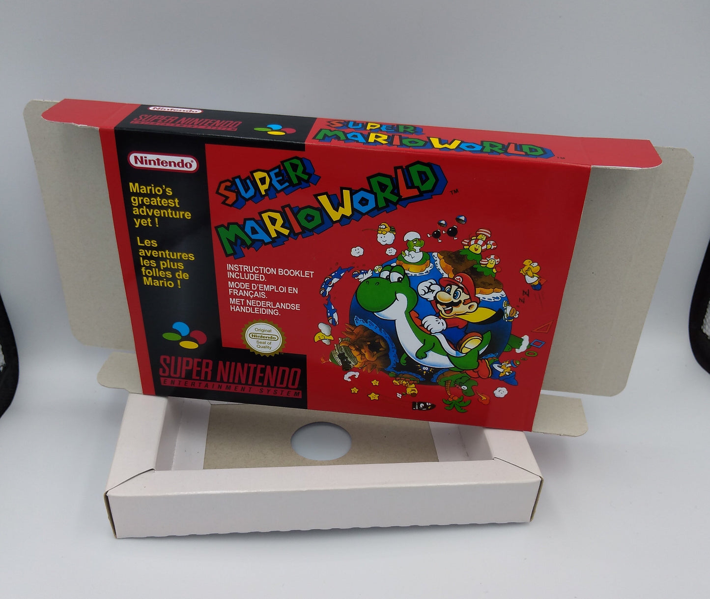Super Mario World - NTSC or PAL - box replacement with inner tray option - SNES - thick cardboard as in the original. HQ!