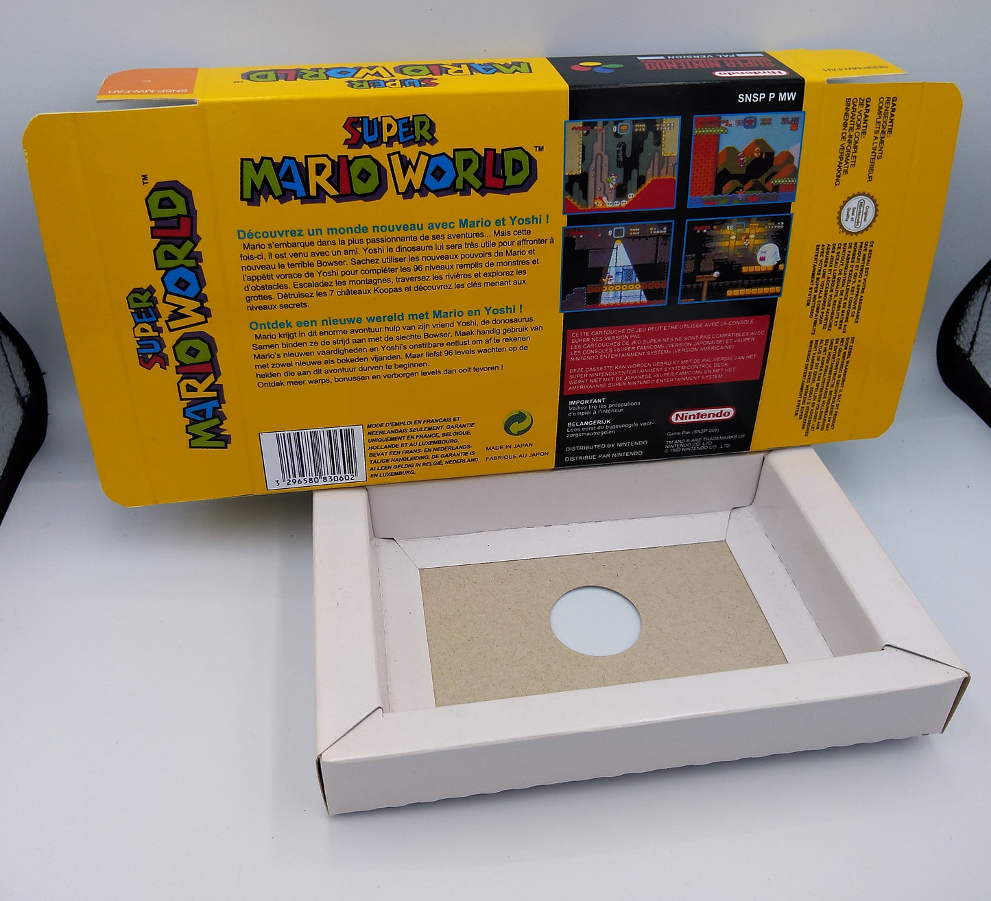 Super Mario World - NTSC or PAL - box replacement with inner tray option - SNES - thick cardboard as in the original. HQ!