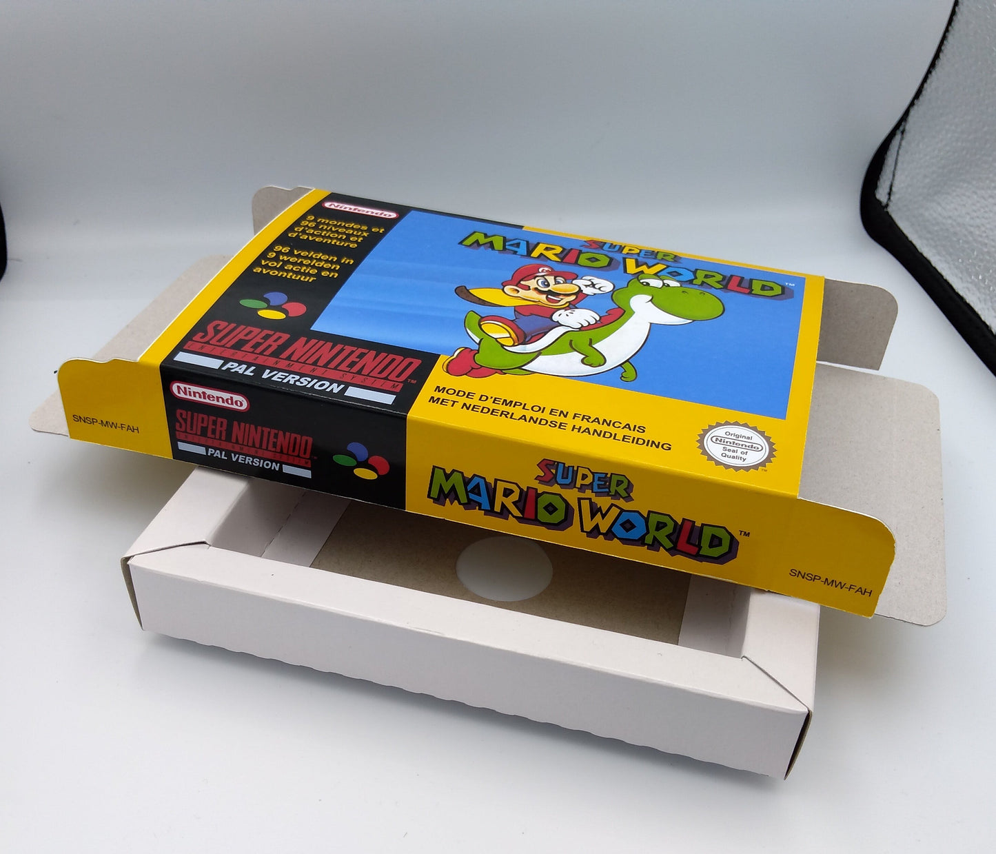 Super Mario World - NTSC or PAL - box replacement with inner tray option - SNES - thick cardboard as in the original. HQ!
