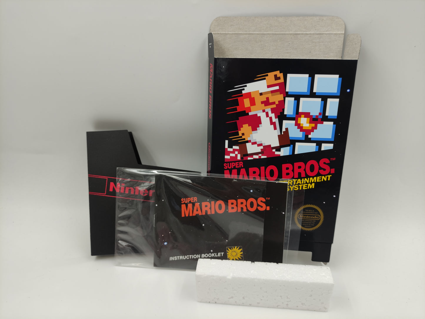 Super Mario Bros - Replacement Box, Manual, Dust Cover, Block - NTSC or PAL - NES - thick cardboard as in the original. Top Quality !