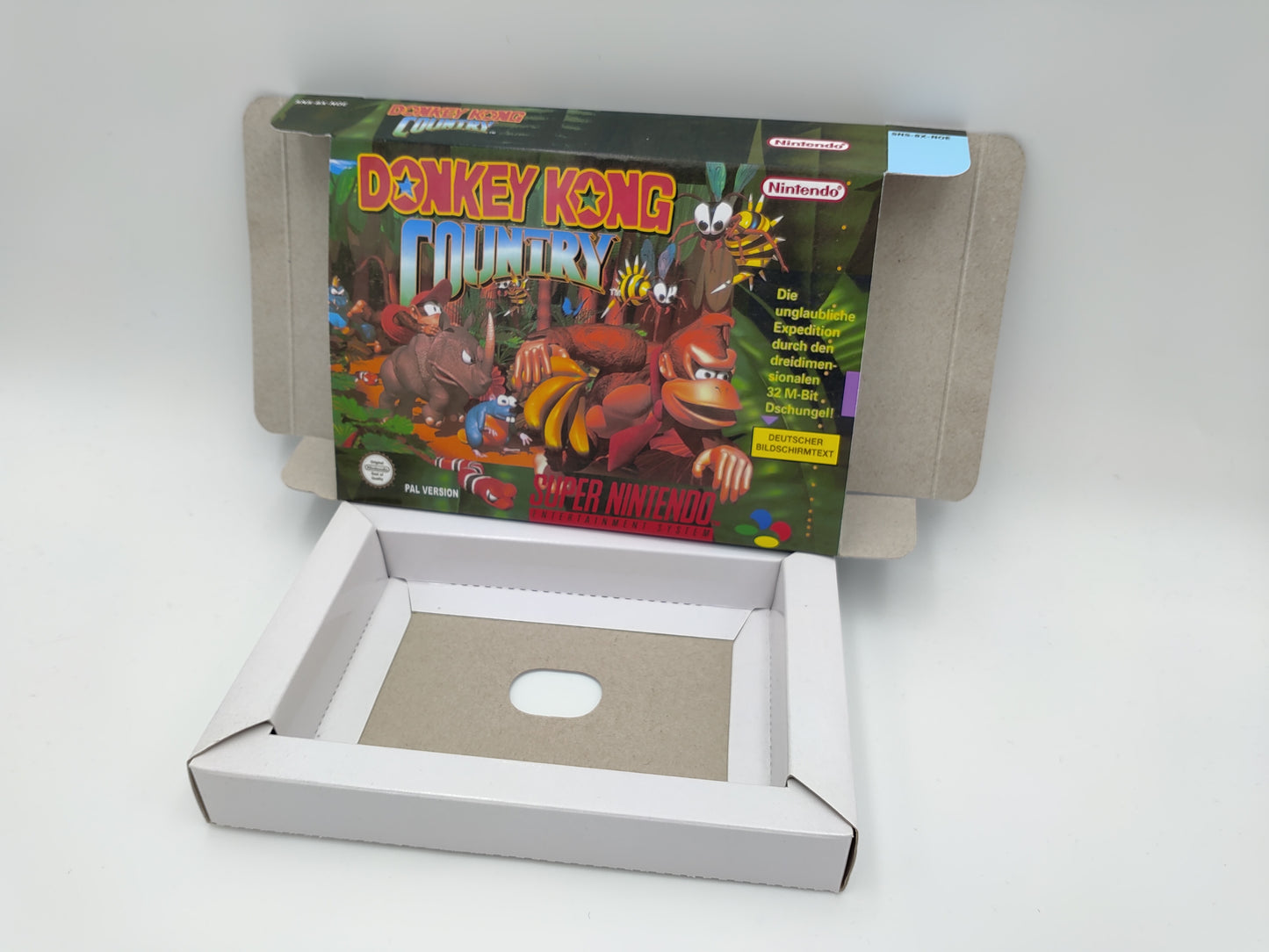 Donkey Kong Country - Replacement Box, Manual, Inner Tray - PAL or NTSC - SNES - thick cardboard as in the original. Top Quality !