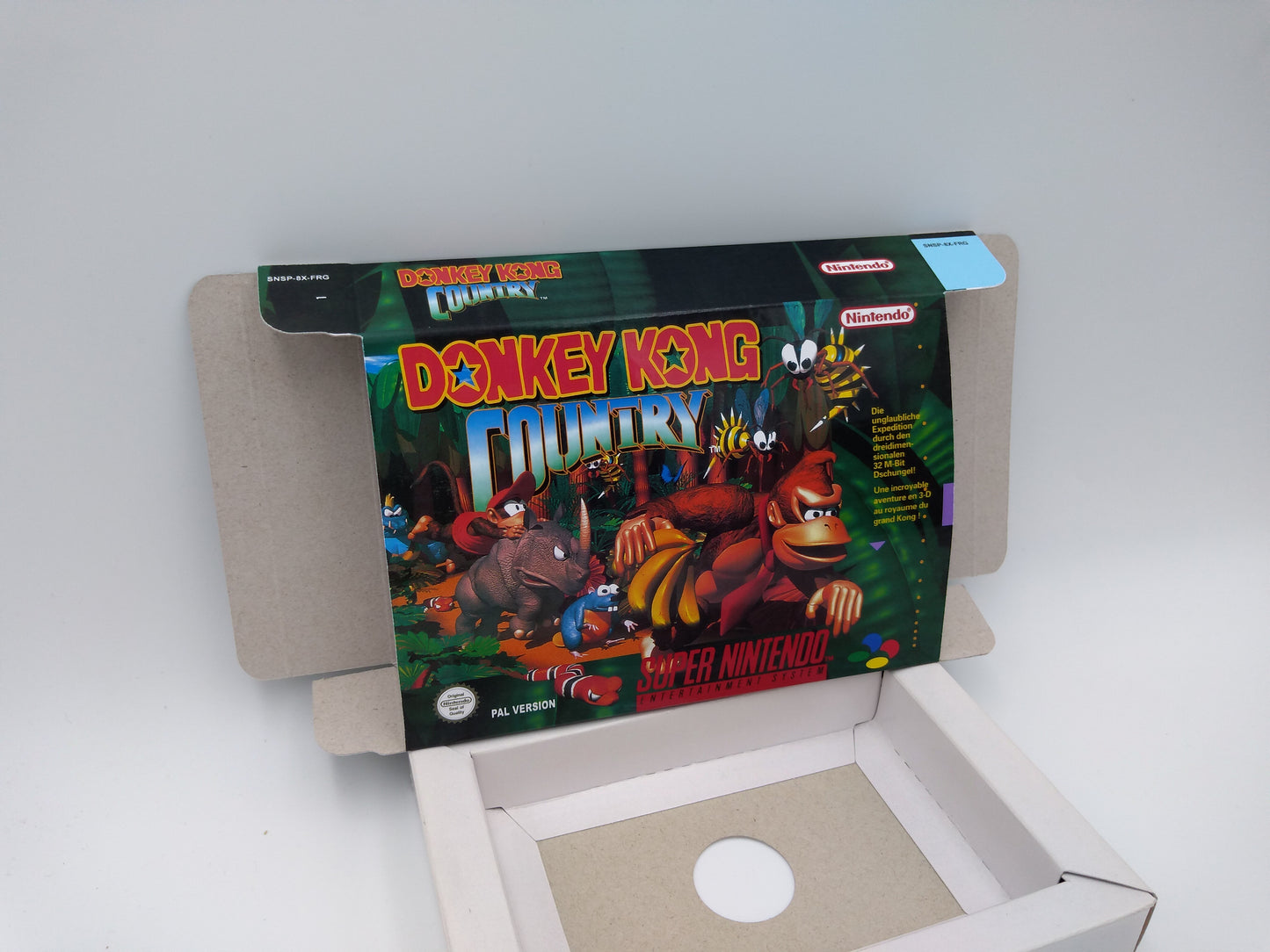 Donkey Kong Country - Replacement Box, Manual, Inner Tray - PAL or NTSC - SNES - thick cardboard as in the original. Top Quality !