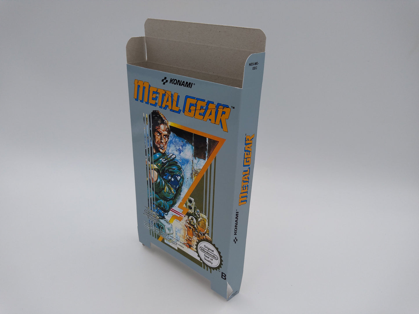 Metal Gear - Replacement Box, Manual, Dust Cover, Block - NES - NTSC or PAL - thick cardboard as in the original. Top Quality !