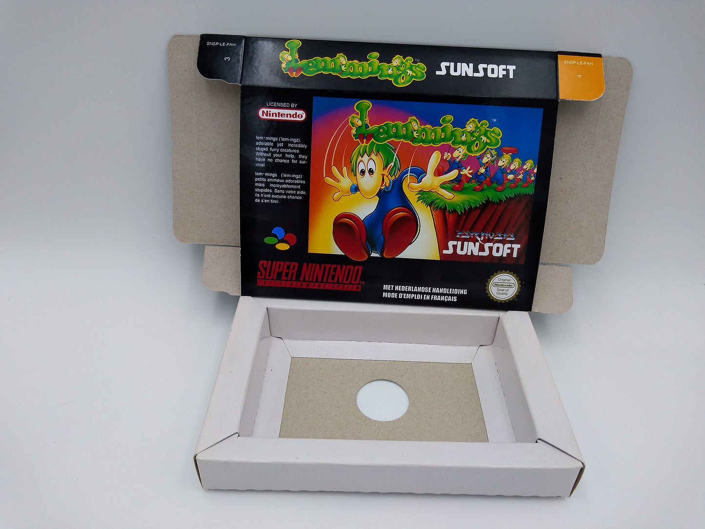 Lemmings - box with inner tray option - PAL or NTSC - SNES - thick cardboard as in the original. Top Quality !