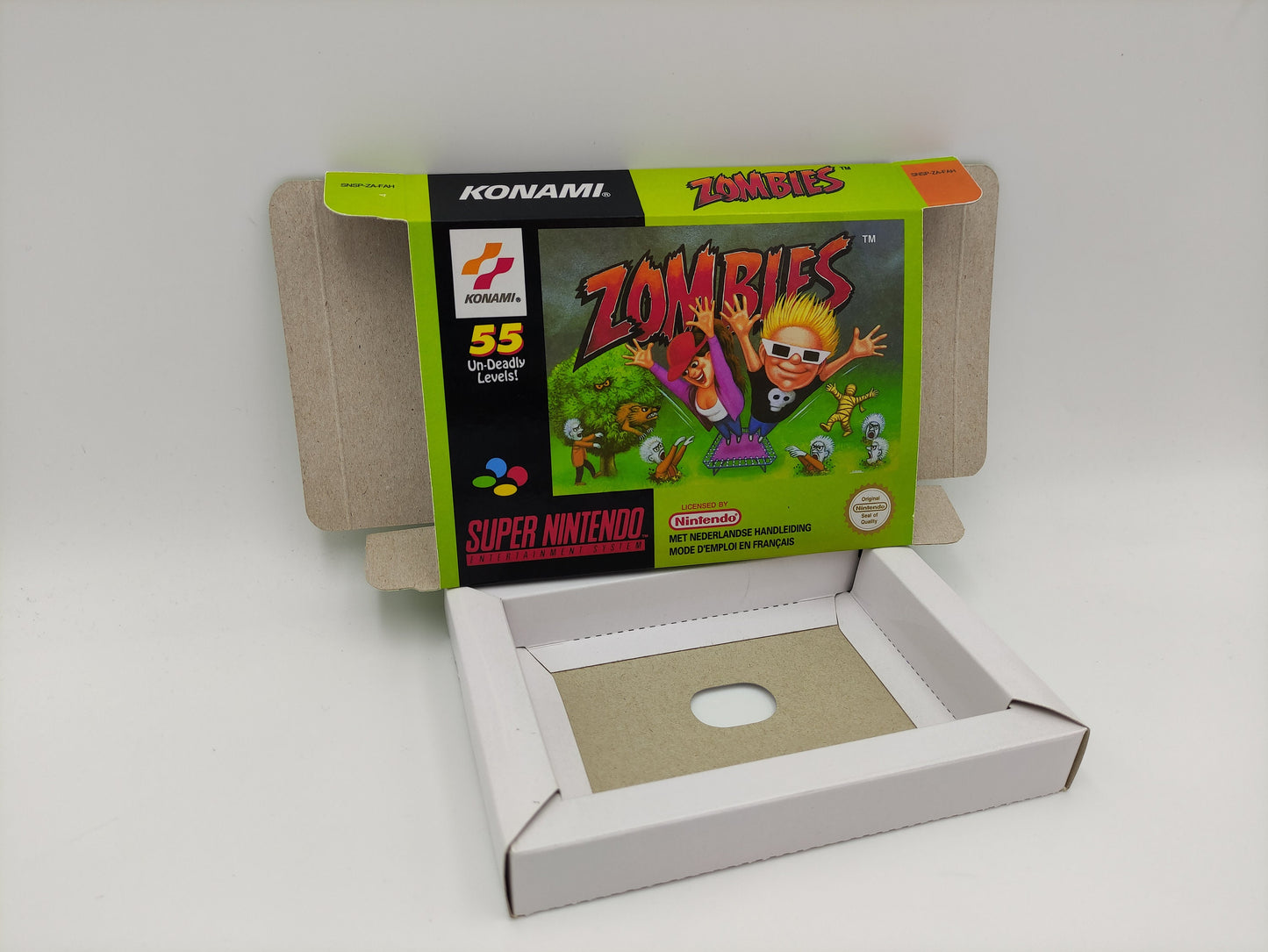 Zombies - PAL - box with inner tray option - SNES - thick cardboard as in the original.