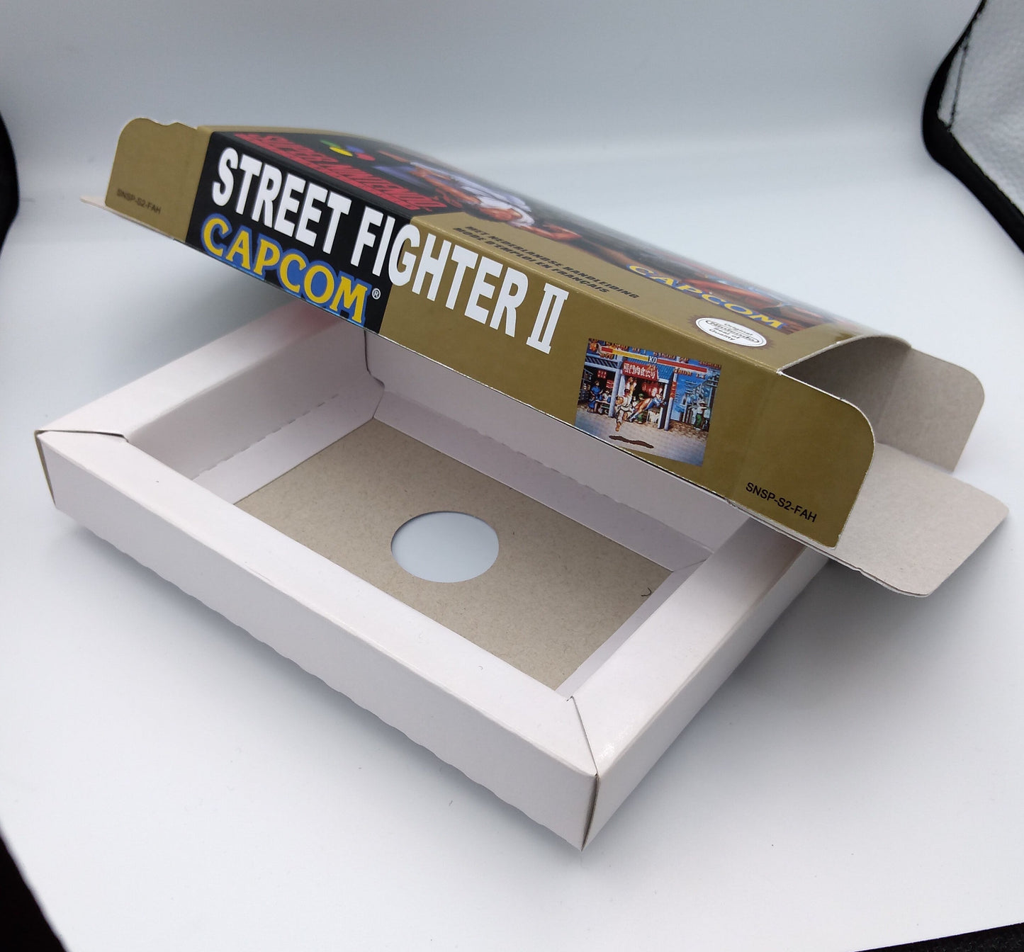 Street Fighter 2 - NTSC or PAL - box with inner tray option - SNES - thick cardboard as in the original. Top Quality !!