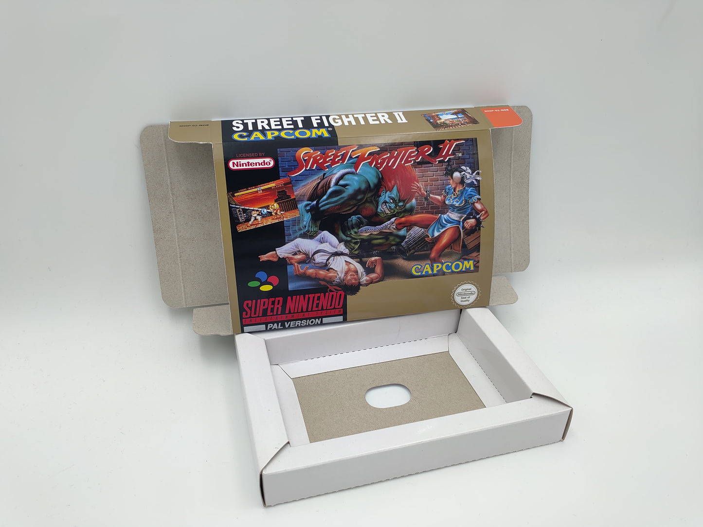 Street Fighter 2 - NTSC or PAL - box with inner tray option - SNES - thick cardboard as in the original. Top Quality !!