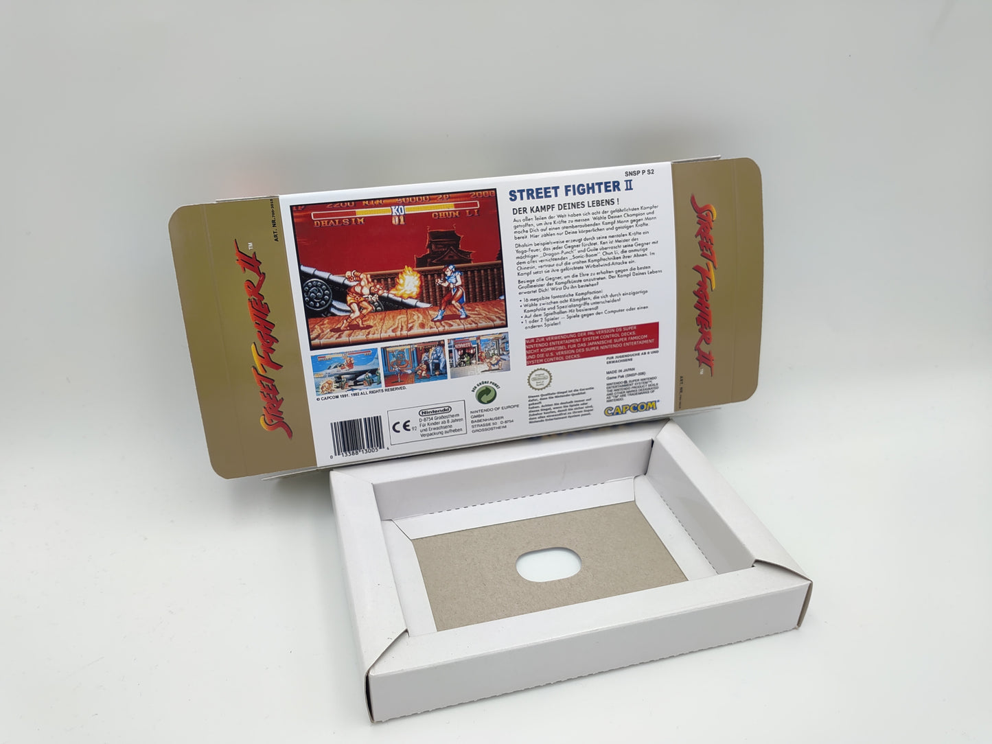 Street Fighter 2 - NTSC or PAL - box with inner tray option - SNES - thick cardboard as in the original. Top Quality !!