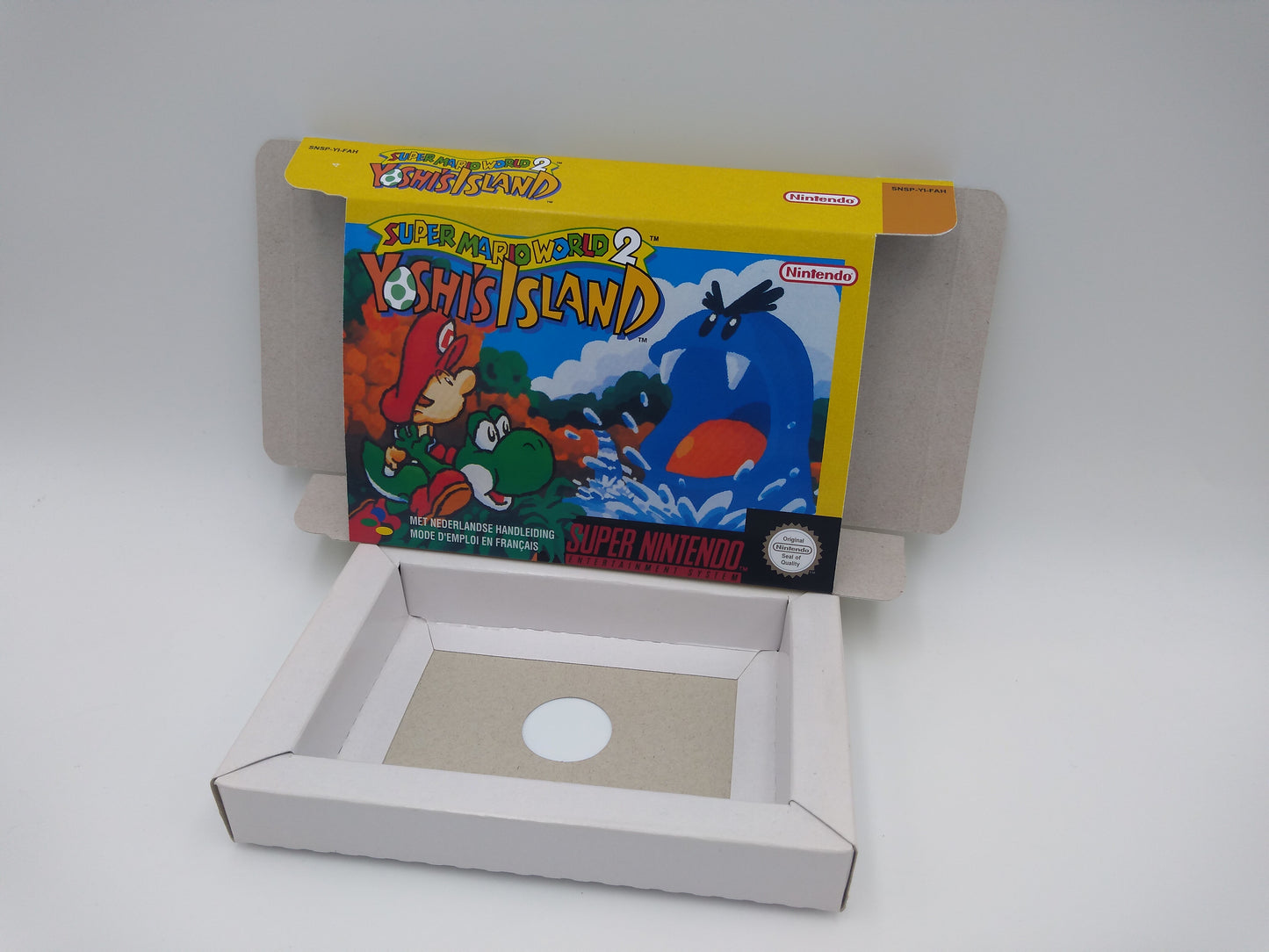 Super Mario World 2 Yoshi's Island - replacement box with inner tray option - PAL or NTSC - SNES - thick cardboard as in the original.