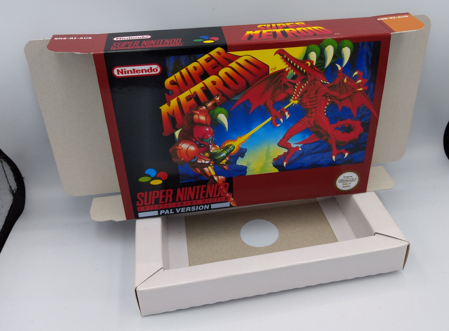 Super Metroid - Box Replacement, Manual, Inner Tray - PAL or NTSC - SNES - thick cardboard as in the original. Top Quality !