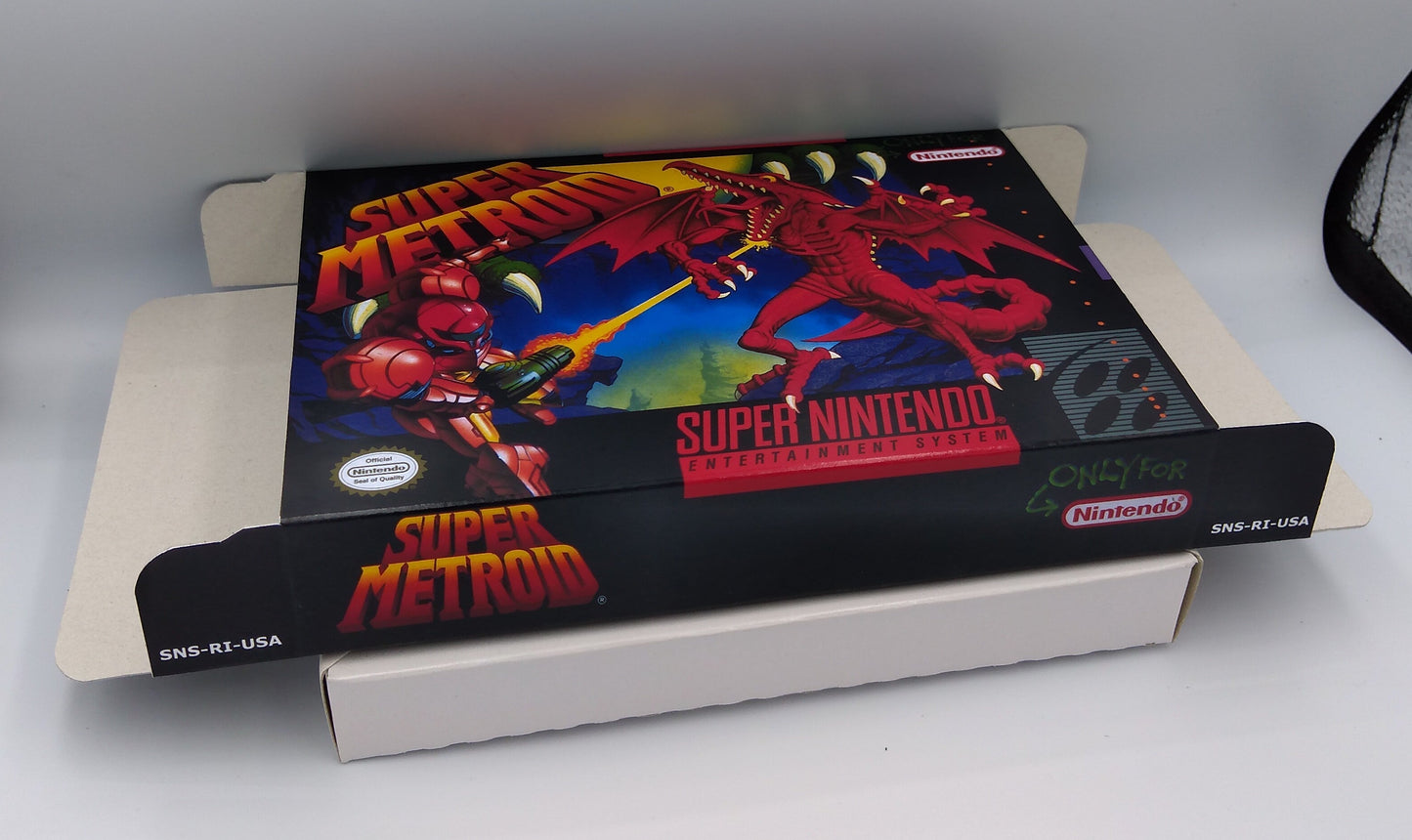 Super Metroid - Box Replacement, Manual, Inner Tray - PAL or NTSC - SNES - thick cardboard as in the original. Top Quality !