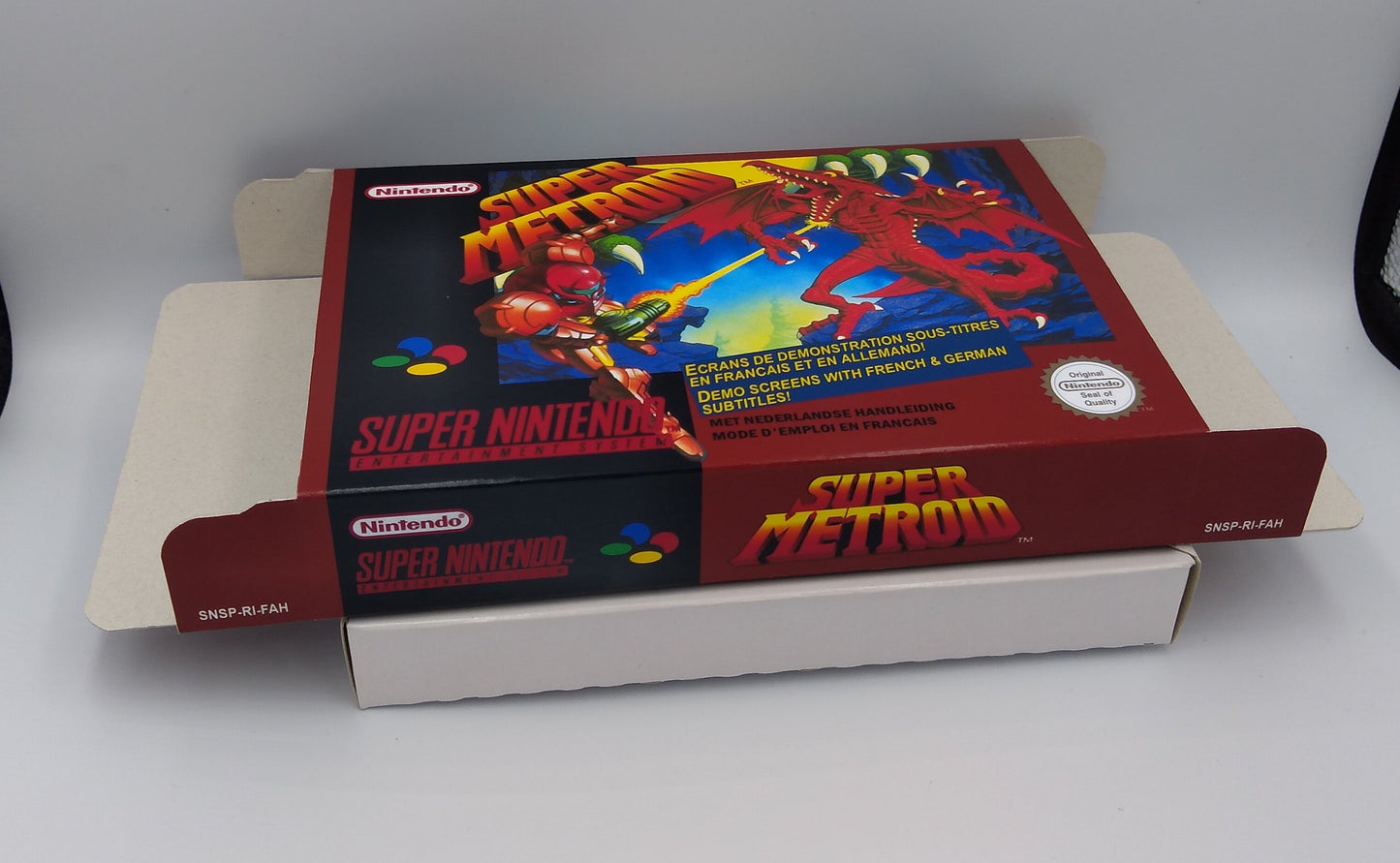 Super Metroid - Box Replacement, Manual, Inner Tray - PAL or NTSC - SNES - thick cardboard as in the original. Top Quality !